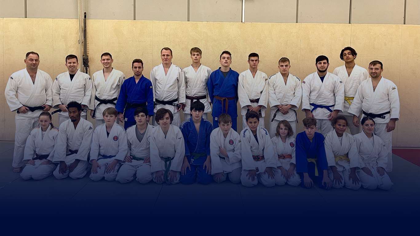 Gruppenfoto der Judoschule Bonn